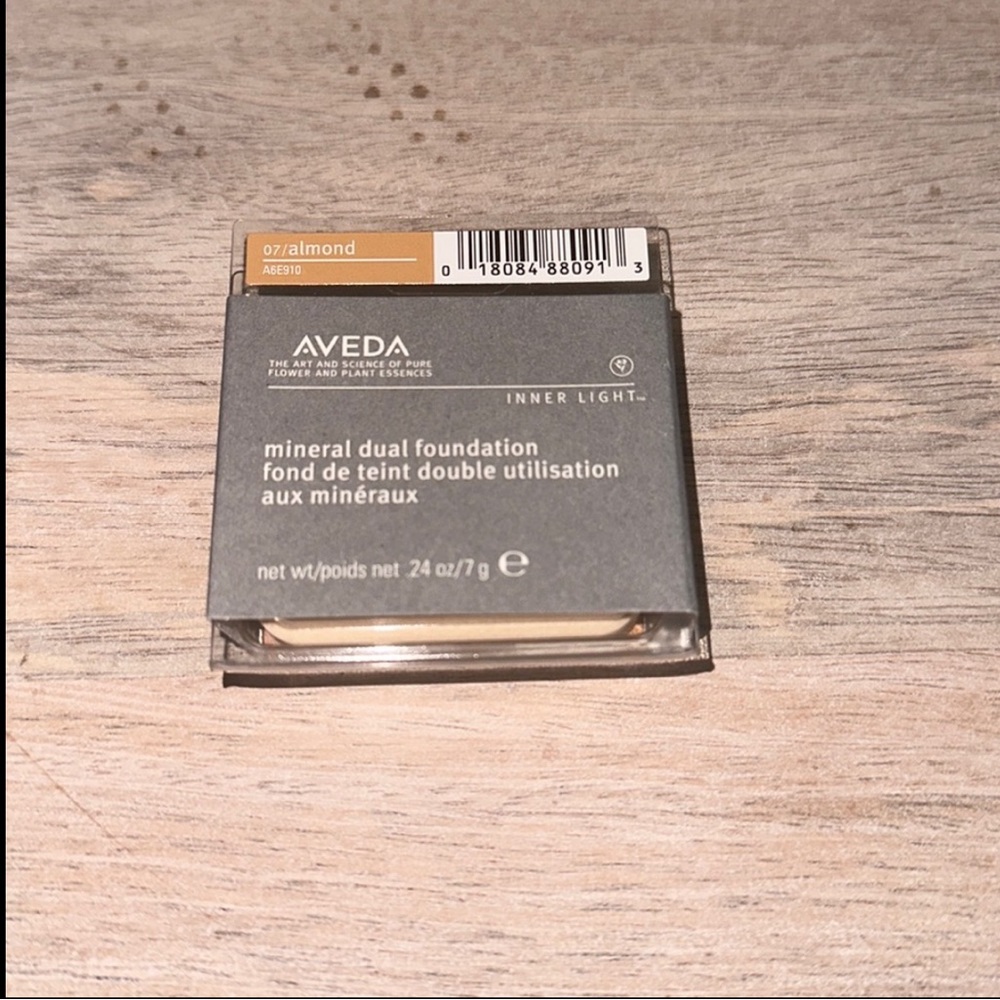 Mineral Dual Foundation.
